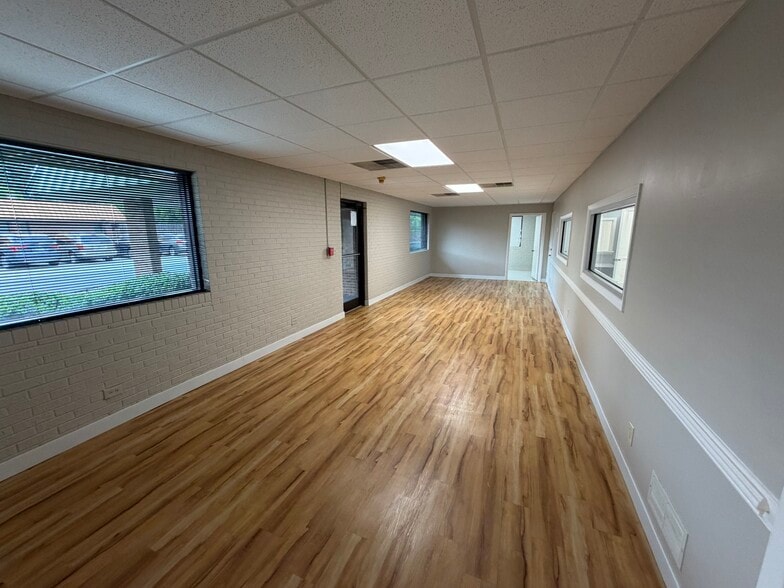 311 W Wendover Ave, Greensboro, NC for lease - Building Photo - Image 2 of 16