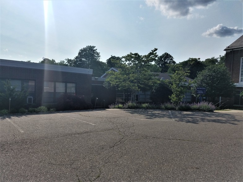 500 W Montauk Hwy, Bay Shore, NY for sale - Primary Photo - Image 1 of 1