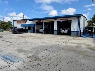 Plus de détails pour 236 Pondella Rd, North Fort Myers, FL - Commerce de détail à vendre