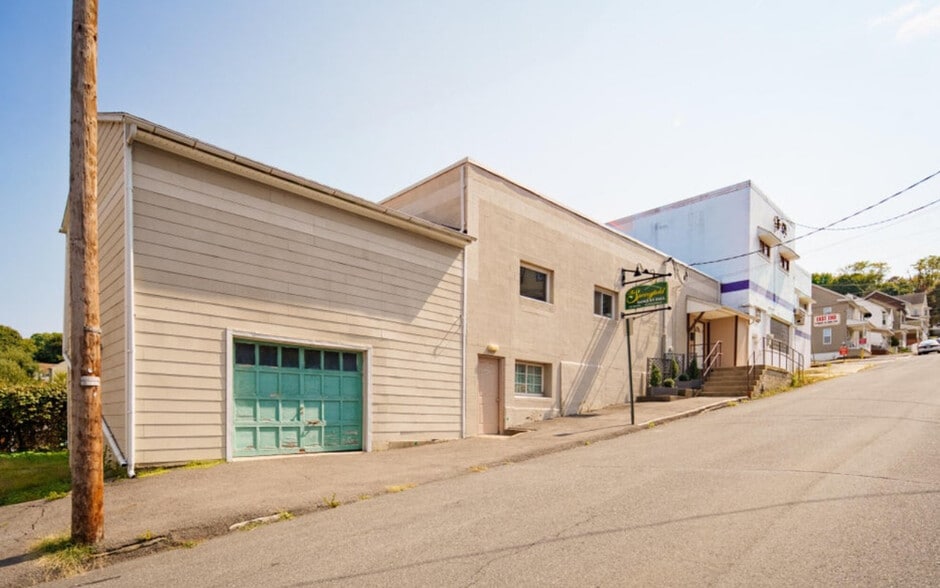 1500 Pulaski Ave, Coal Township, PA à vendre - Photo du bâtiment - Image 2 de 4