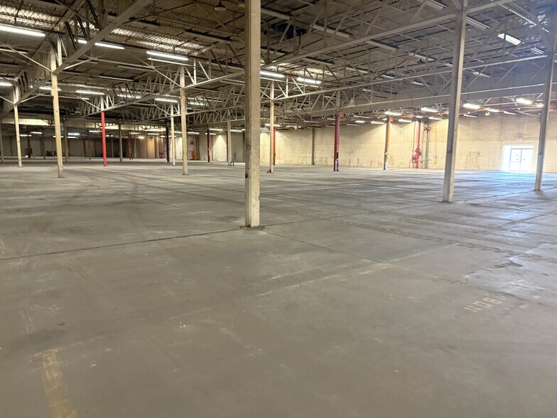 4799 S Eason Blvd, Tupelo, MS à louer - Photo du bâtiment - Image 3 de 6