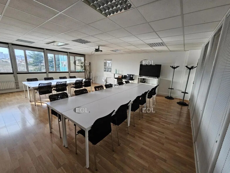Office in Vitry-sur-Seine for lease - Interior Photo - Image 1 of 11