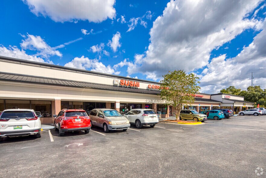 3611-3662 W Hillsborough Ave, Tampa, FL à louer - Photo du bâtiment - Image 3 de 7