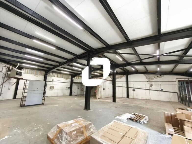 Flex in Neuilly-Plaisance for lease - Interior Photo - Image 2 of 4