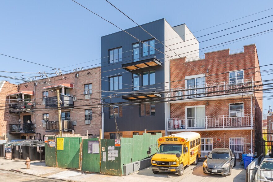 5615 Van Cleef St, Flushing, NY for sale - Building Photo - Image 2 of 16
