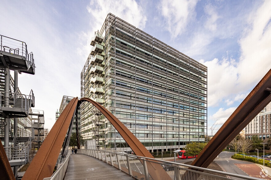 566 Chiswick High Rd, Londres à louer - Photo du bâtiment - Image 1 de 3