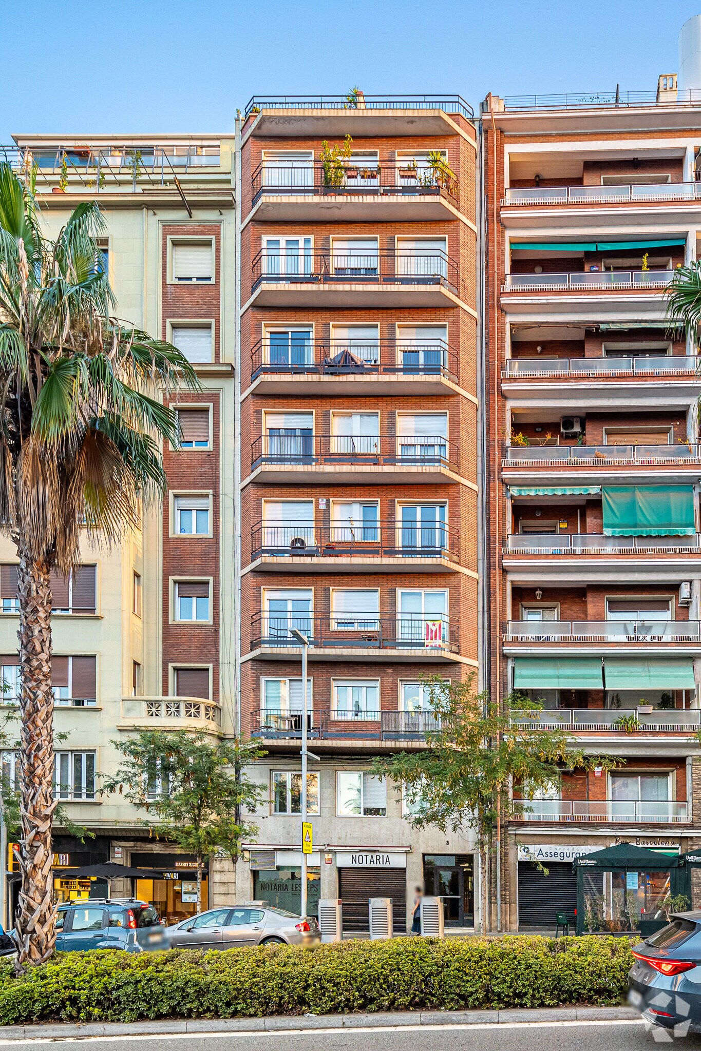 Travessera de Dalt, 3, Barcelona, Barcelona for lease Primary Photo- Image 1 of 2