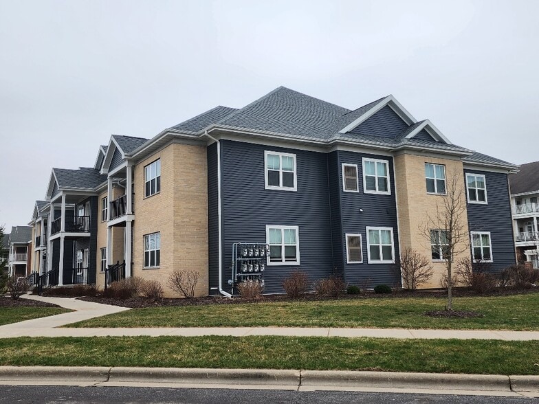 3036 Triumph Dr, Sun Prairie, WI for sale - Building Photo - Image 2 of 2
