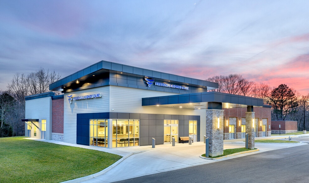 5704 Route 1, North Chesterfield, VA for lease - Building Photo - Image 1 of 3