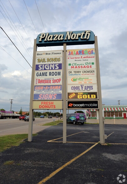 1500-1502 W University Dr, McKinney, TX à louer - Photo du bâtiment - Image 3 de 3