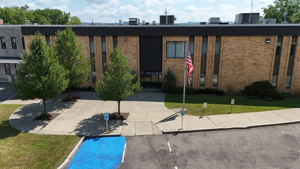 21 Elm St, Watervliet, NY à vendre - Photo du bâtiment - Image 2 de 26