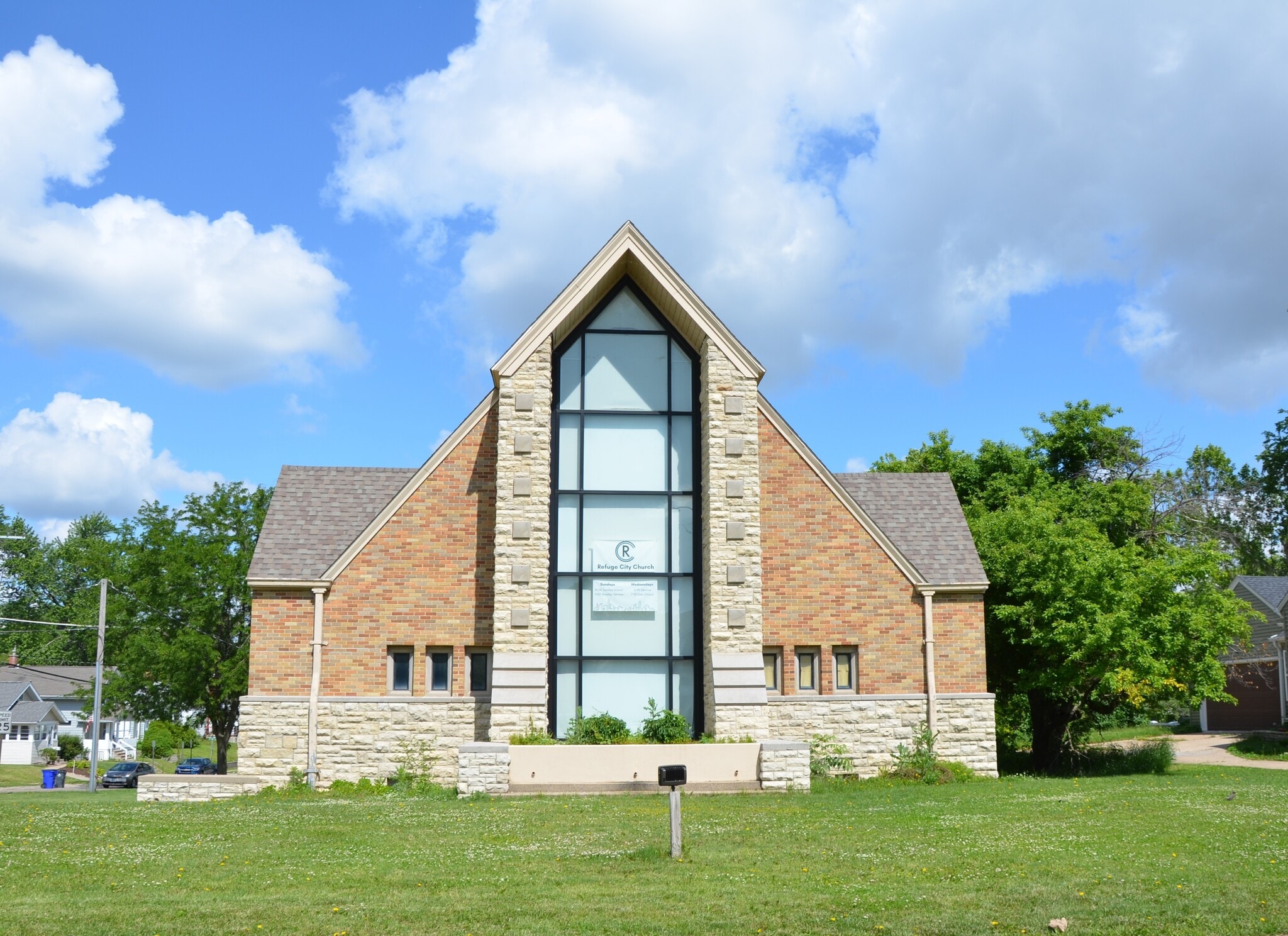 2100 1st Ave NE, Cedar Rapids, IA for sale Primary Photo- Image 1 of 14