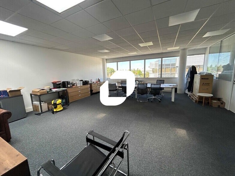 Office in Argenteuil for lease - Interior Photo - Image 3 of 10