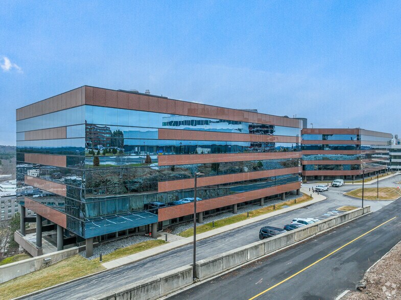 230 Third Ave, Waltham, MA à louer - Photo du bâtiment - Image 3 de 6
