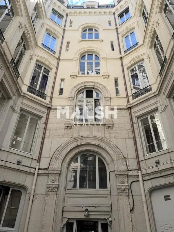 Office in Lyon for sale Building Photo- Image 1 of 13