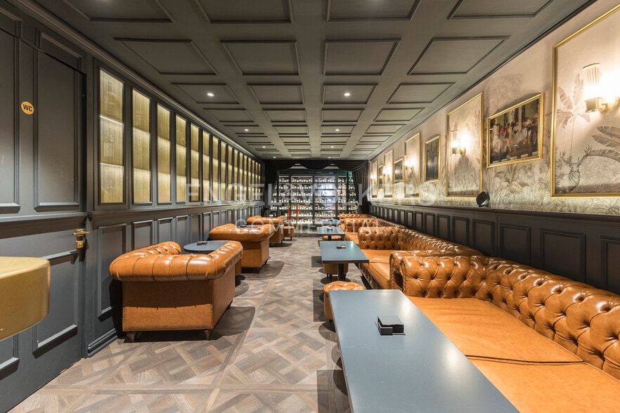 Retail in Barcelona, Barcelona for lease - Primary Photo - Image 1 of 3