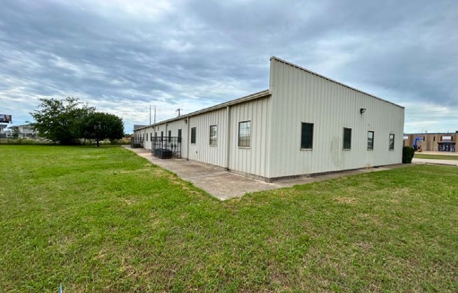 2462 E Long Ave, Fort Worth, TX à louer - Photo du bâtiment - Image 3 de 3