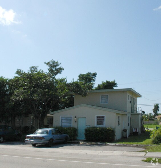 3744 W Hallandale Beach Blvd, Pembroke Park, FL à vendre - Photo du bâtiment - Image 3 de 5