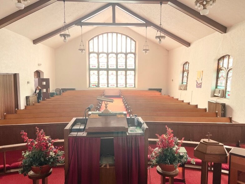 218 E Franklin St, Jackson, MI for sale - Interior Photo - Image 2 of 27