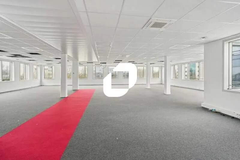 Office in Villepinte for lease - Building Photo - Image 2 of 9