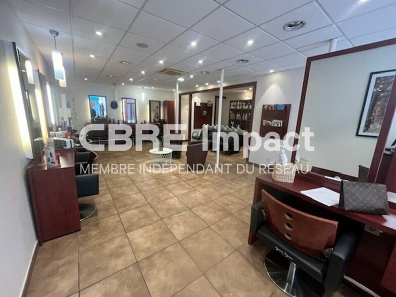 36 Rue Charrue, Dijon for lease - Interior Photo - Image 2 of 5