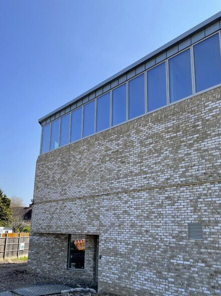 1602 Great Cambridge Rd, Enfield à vendre - Photo du bâtiment - Image 2 de 6