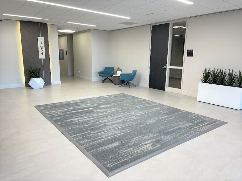 1834 Walden Office Sq, Schaumburg, IL à louer - Photo du bâtiment - Image 3 de 9