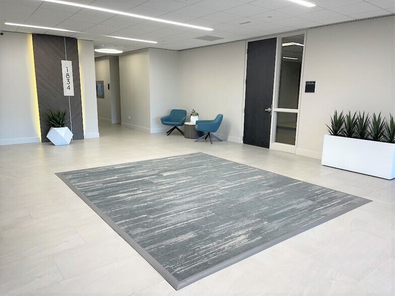 1834 Walden Office Sq, Schaumburg, IL à louer - Photo du bâtiment - Image 3 de 9