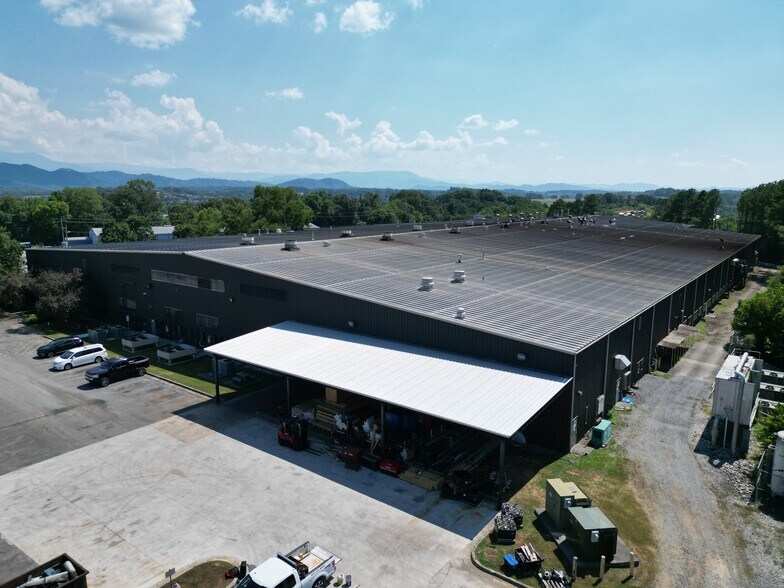128 River Bend Dr, Sevierville, TN à louer - Photo du bâtiment - Image 3 de 21