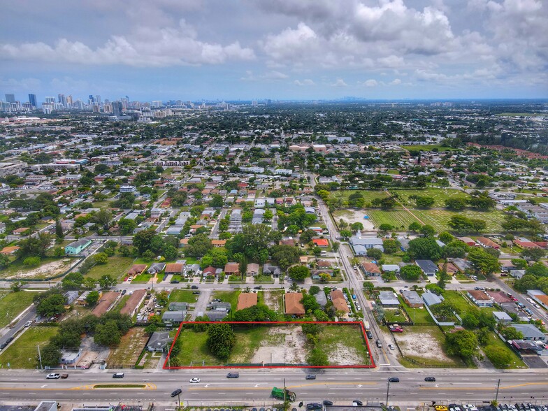 517-525 Pembroke Rd, Hallandale Beach, FL for sale - Building Photo - Image 3 of 10