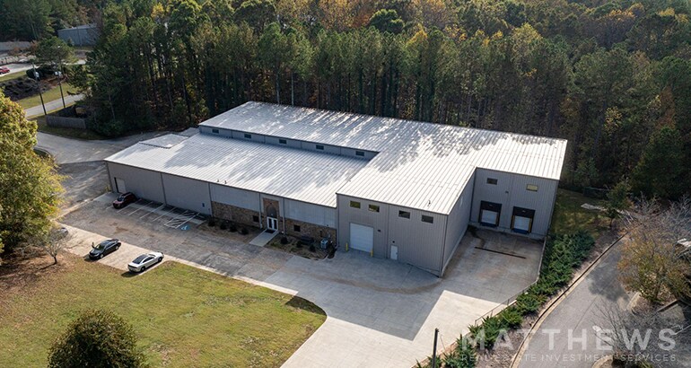 329 Bell Park Dr, Woodstock, GA for lease - Building Photo - Image 1 of 3