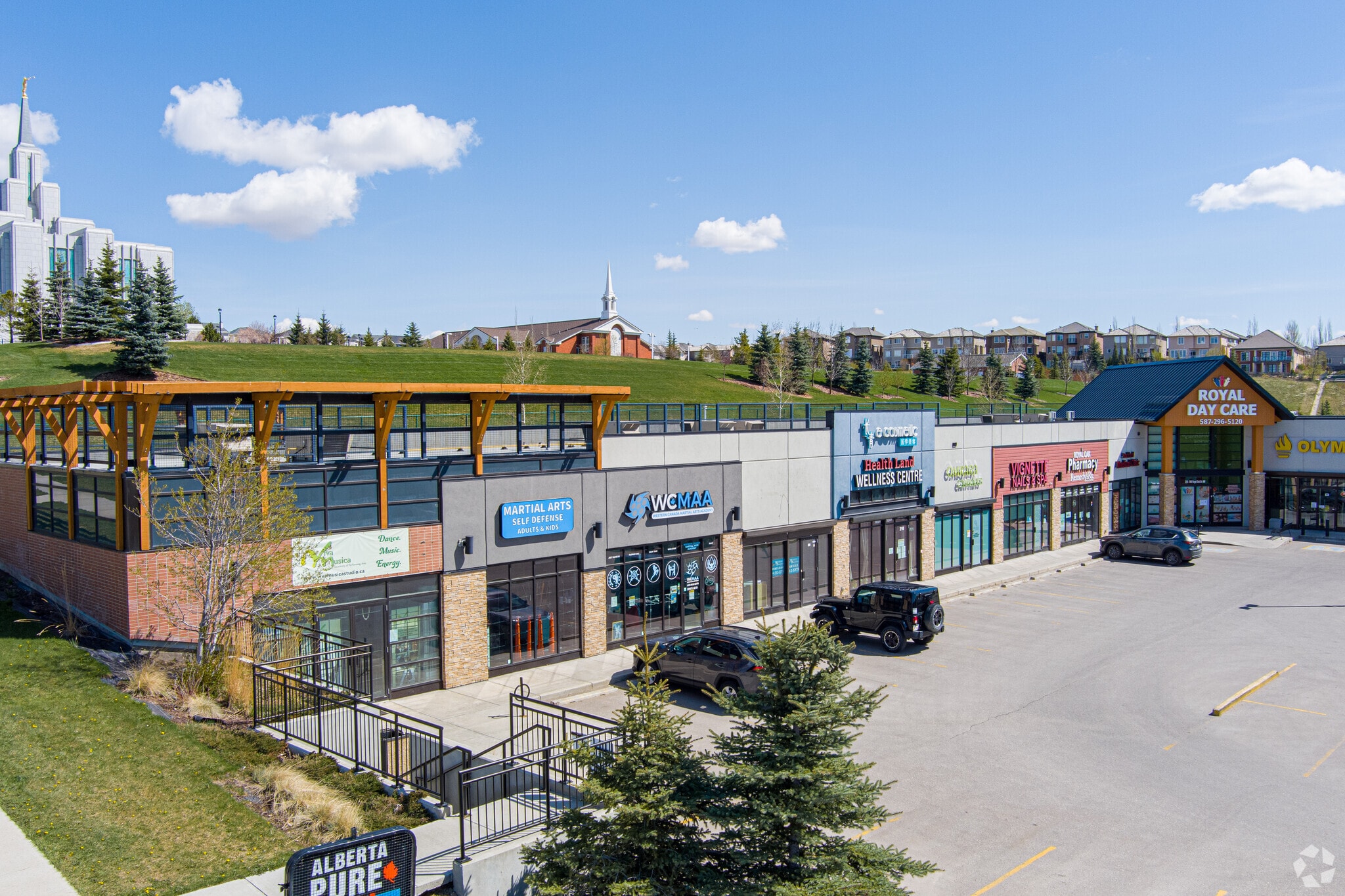 500 Royal Oak Dr NW, Calgary, AB for sale Primary Photo- Image 1 of 11