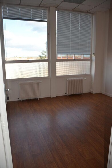 5 Avenue Georges Bataille, Le Plessis-Belleville for lease - Interior Photo - Image 2 of 6
