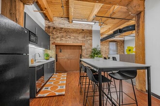 212 W Superior St, Chicago, IL for lease Interior Photo- Image 2 of 6