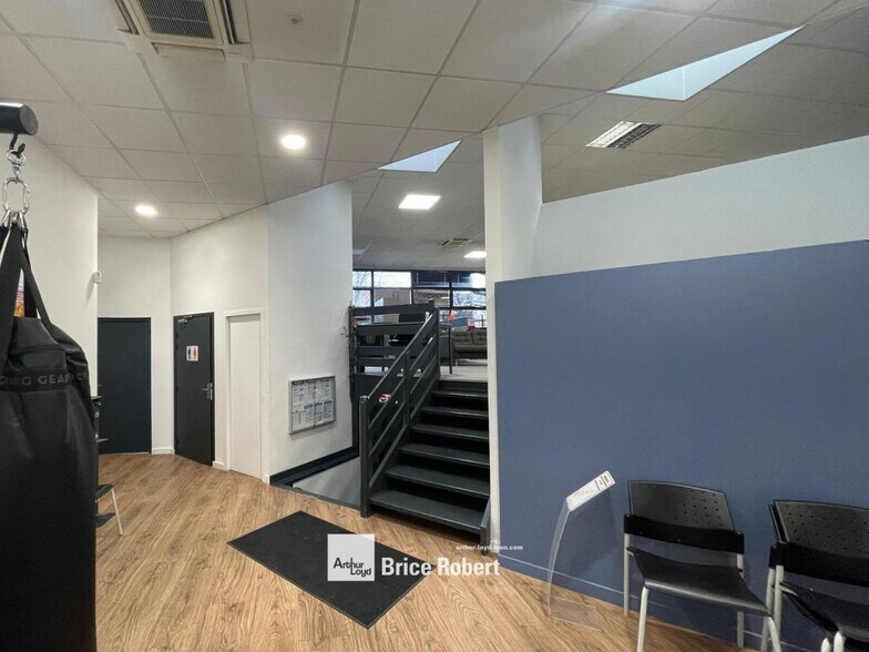 30 Rue Du 35eme Regiment D'Aviation, Bron for sale - Interior Photo - Image 2 of 6