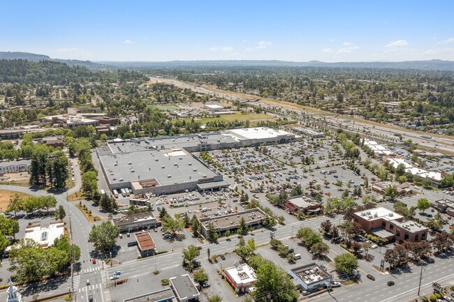 More details for 9900 SE Washington St, Portland, OR - Retail for Sale