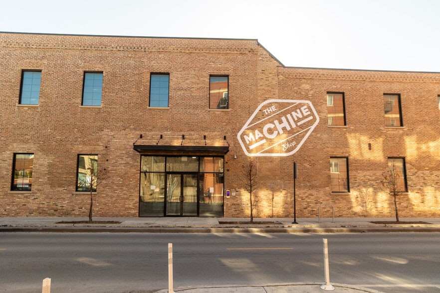 2145 W Grand Ave, Chicago, IL à louer - Photo du bâtiment - Image 3 de 16