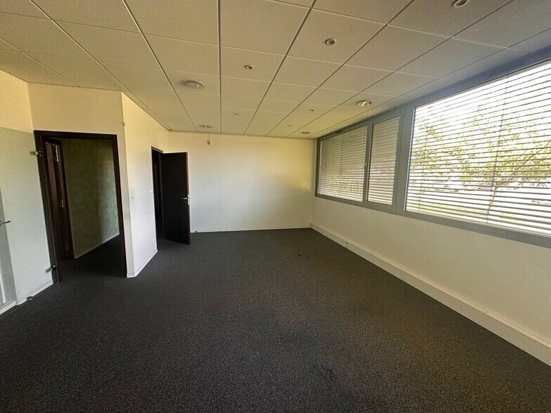 Office in Brumath for lease - Interior Photo - Image 2 of 5