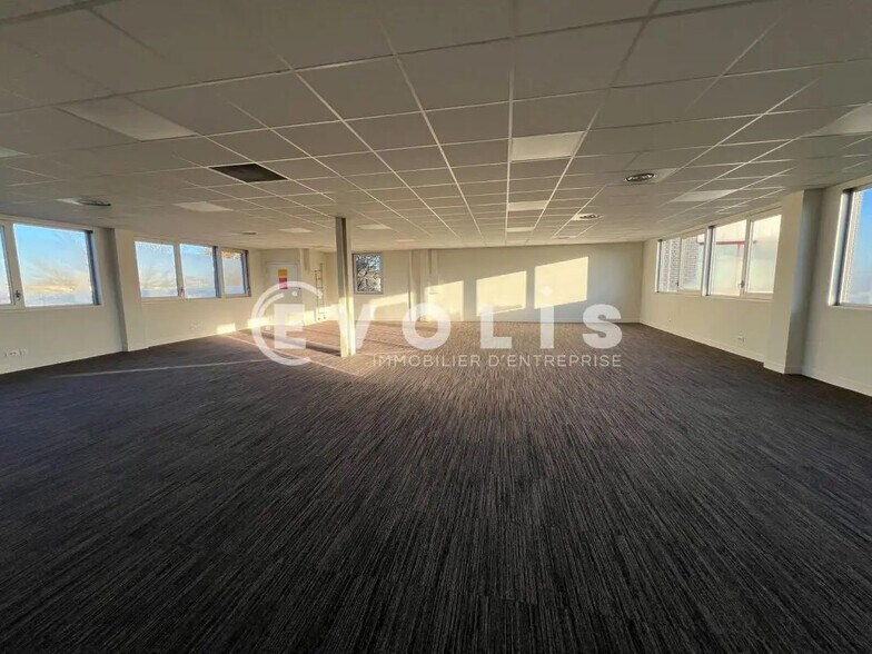 Flex in Mérignac for lease - Interior Photo - Image 3 of 15