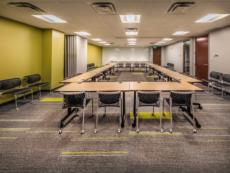 6612 E 75th St, Indianapolis, IN à louer - Photo intérieure - Image 3 de 8