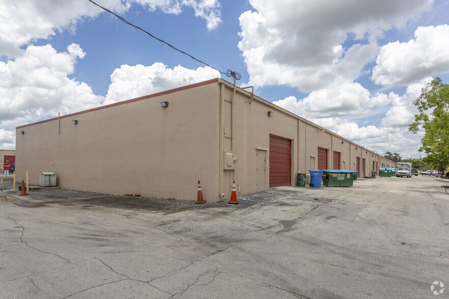 2012-2024 Beacon Manor Dr, Fort Myers, FL à louer - Photo du bâtiment - Image 2 de 11