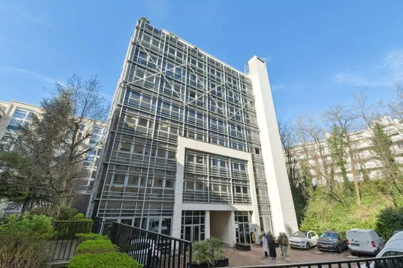 152 Rue De Picpus, Paris à louer - Photo du bâtiment - Image 1 de 9