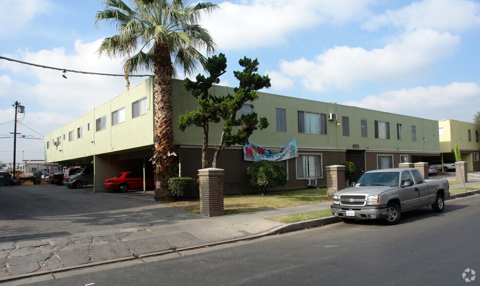 8931 Columbus Ave, North Hills, CA for sale - Primary Photo - Image 1 of 2