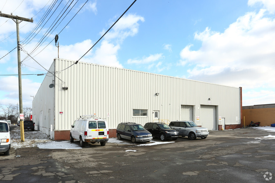 6650 Chase Rd, Dearborn, MI for sale - Primary Photo - Image 1 of 12