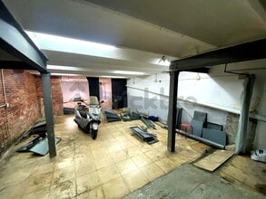 Retail in Barcelona, Barcelona for lease Interior Photo- Image 2 of 12