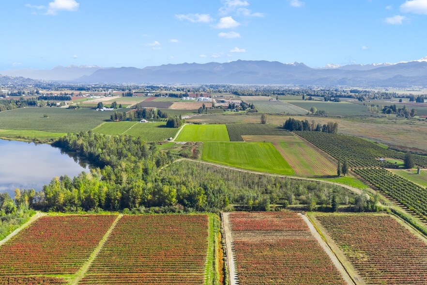 197 Clearbrook Rd, Abbotsford, BC à vendre - Photo du bâtiment - Image 2 de 23