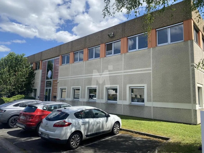 Flex in Ris-Orangis for lease - Building Photo - Image 1 of 13