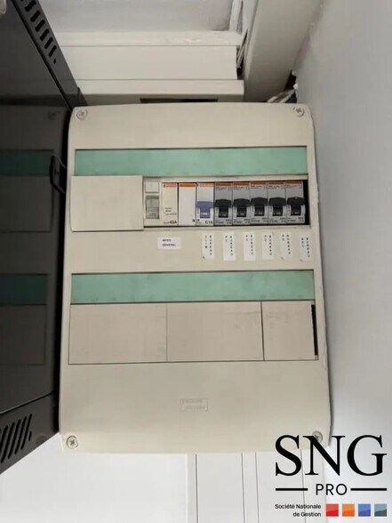 16 Rue Jacques Tati, Évry-Courcouronnes à vendre - Photo du bâtiment - Image 3 de 14