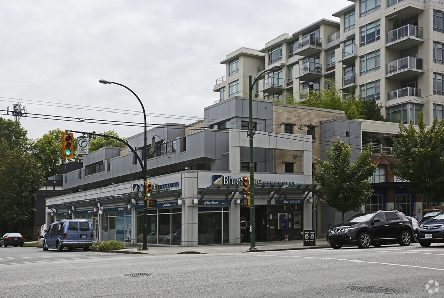 2212-2220 Broadway W, Vancouver, BC à vendre - Photo principale - Image 1 de 1