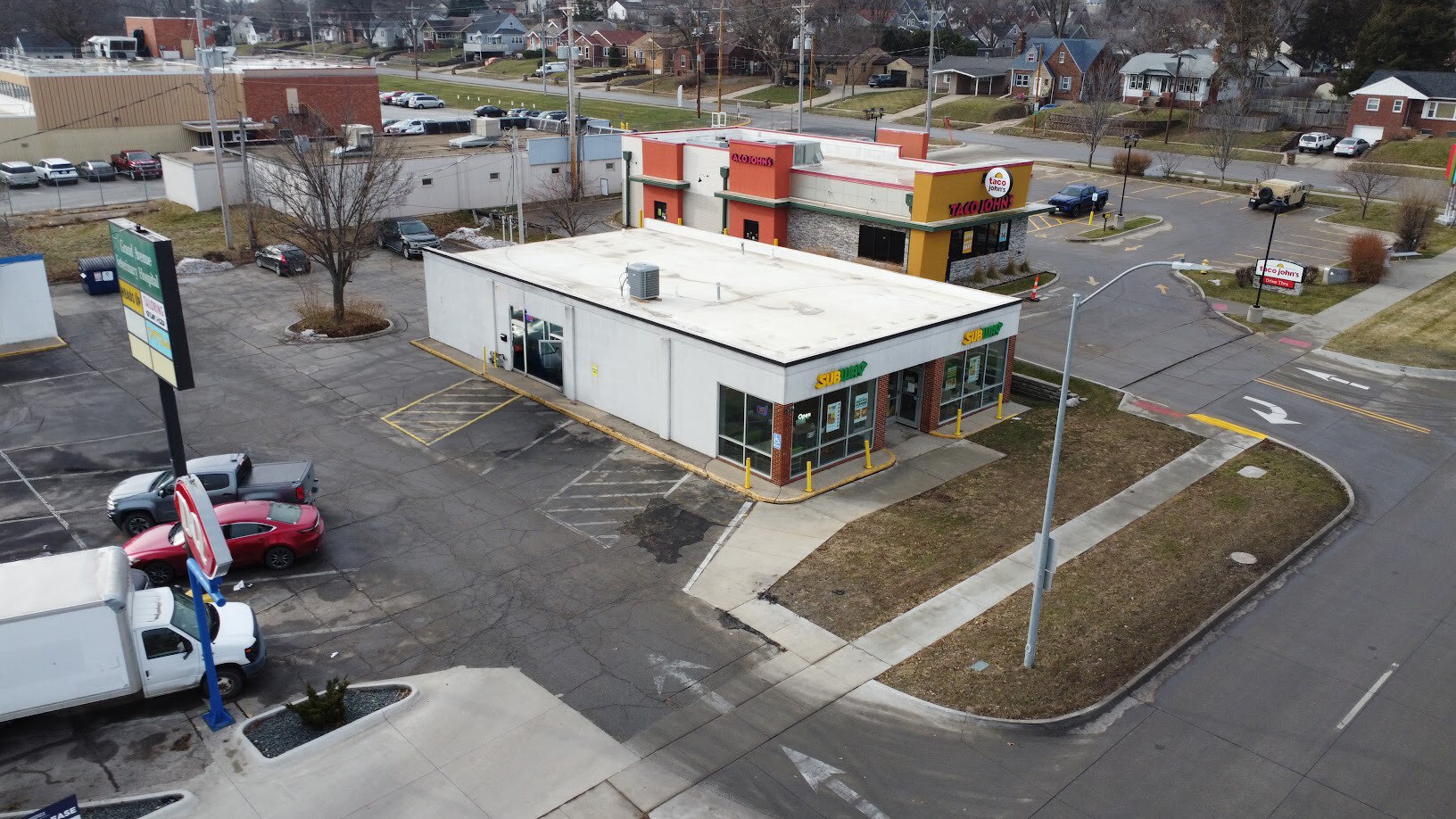 338 Grand Ave, West Des Moines, IA à louer Photo principale- Image 1 de 5